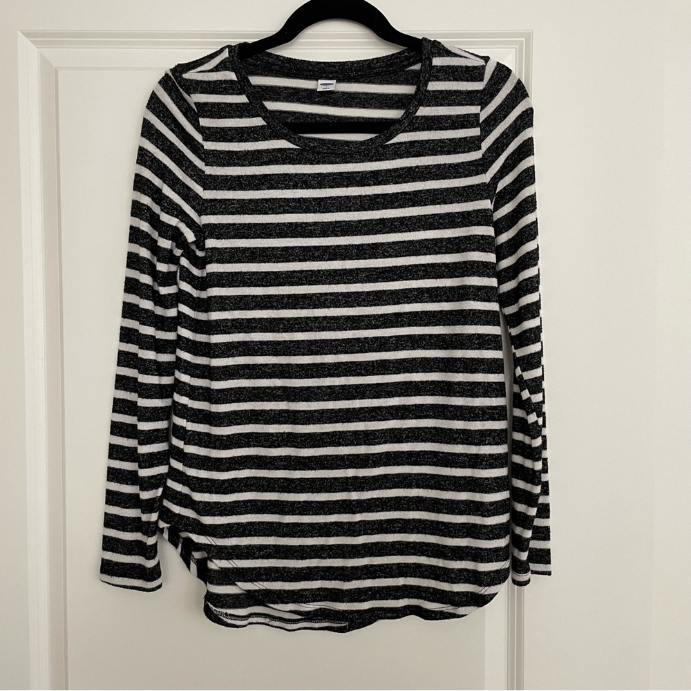 Old Navy Women’s Charcoal striped sweater Size S